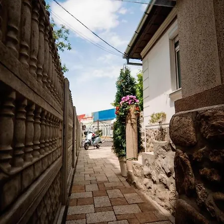 Dadi House