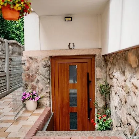 Dadi House *